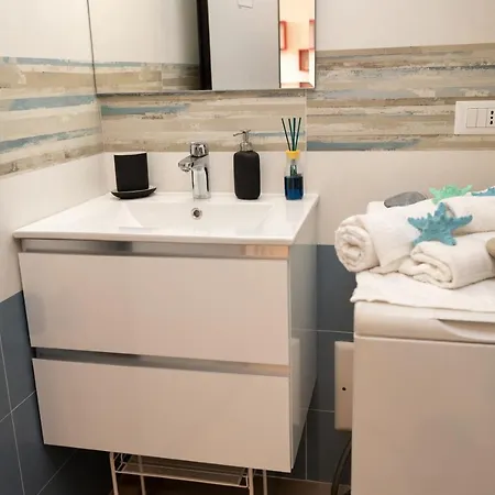 Al Mare 3 Camere 2 Bagni Apartment Sestri Levante